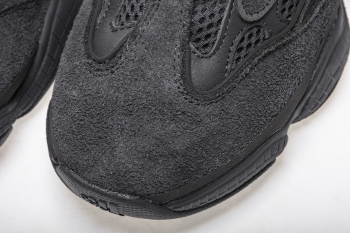 A  Y**zy 500 Utility Black F36640