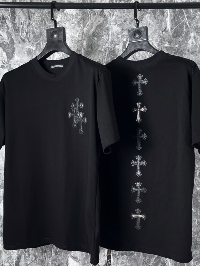 Back a vertical row of metal leather cross logo Tee