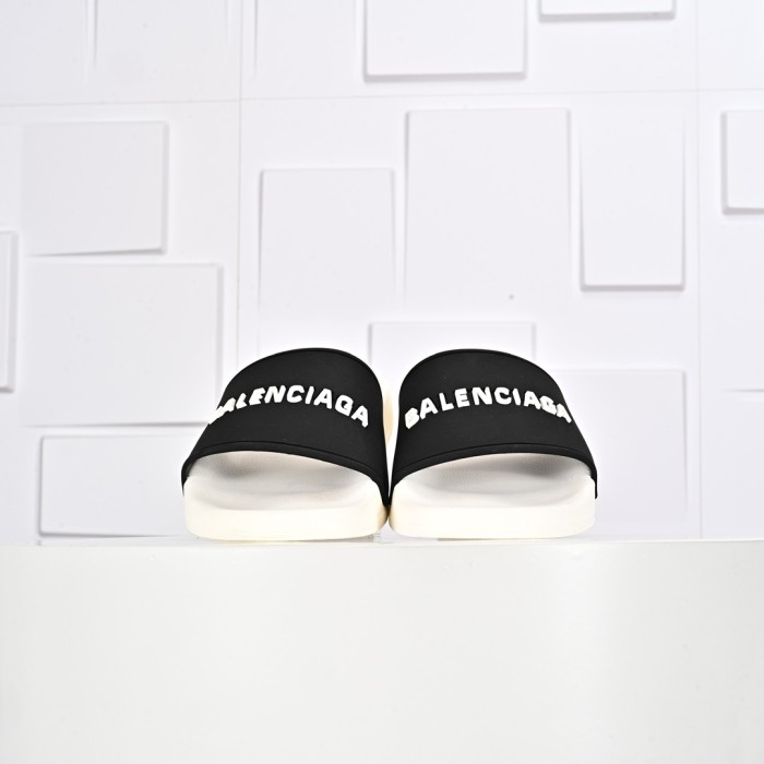 27968656 three-dimensional letter slippers 2 colors