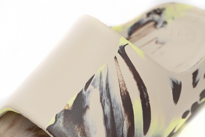 A Y**zy Slide Enflame Oil Painting Ink Yellow FZ5899