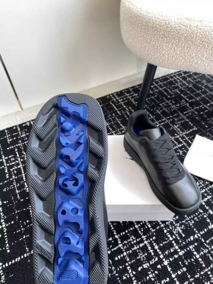 BURB5RRY BOX LOGO-DEBOSSED LEATHER SNEAKERS   BBR097