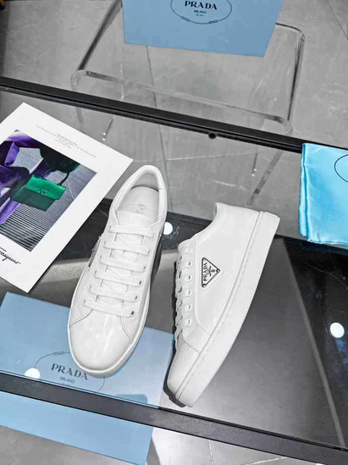 PR@DA@ BRUSHED LEATHER SNEAKERS   PRD045