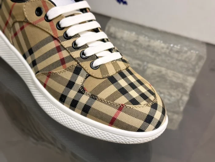 BURB5RRY TERRACE CHECK SNEAKERS   BBR105