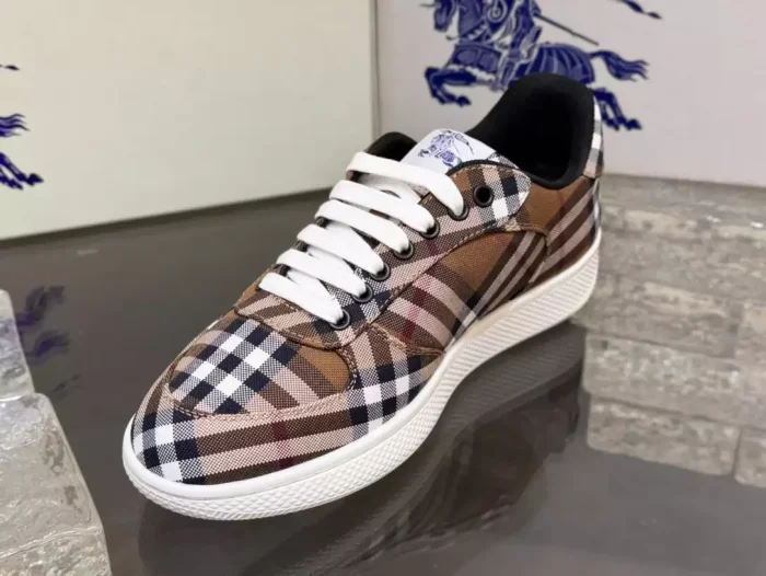 BURB5RRY TERRACE CHECK SNEAKERS   BBR106