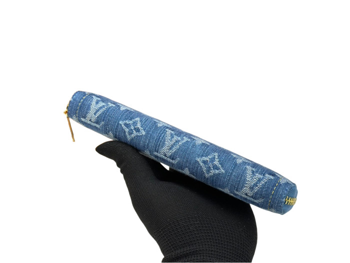 28181577 Blue denim zipper Wallet