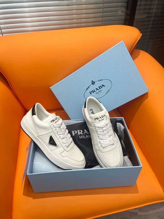 PR@DA@ DOWNTOWN LEATHER SNEAKERS IN WHITE   PRD010