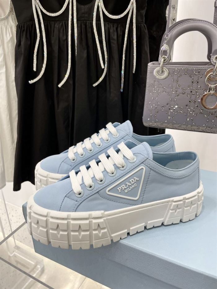 PR@DA@ DOUBLE WHEEL RE-NYLON GABARDINE SNEAKERS LIGHT BLUE   PRD085