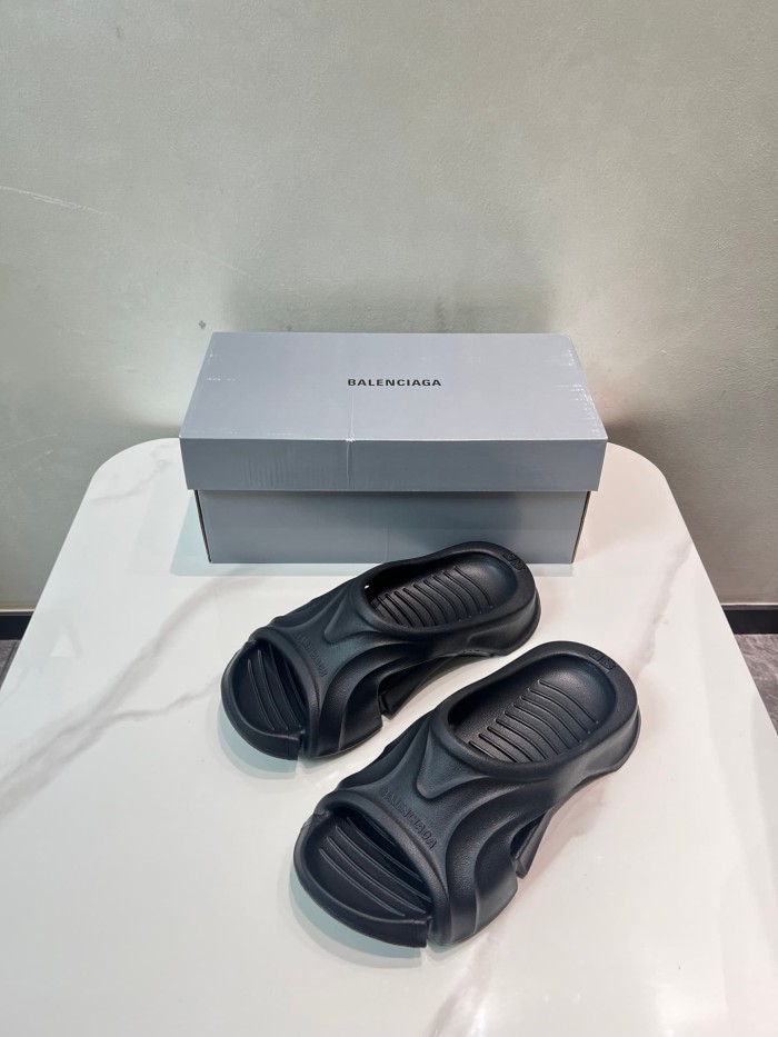 1:1 quality version Summer Beach Water-Friendly Versatile Casual Slippers 3 colors 29027290