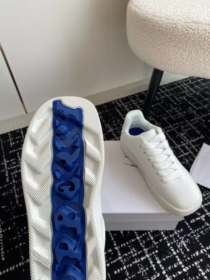 BURB5RRY BOX LOGO-DEBOSSED LEATHER SNEAKERS   BBR096