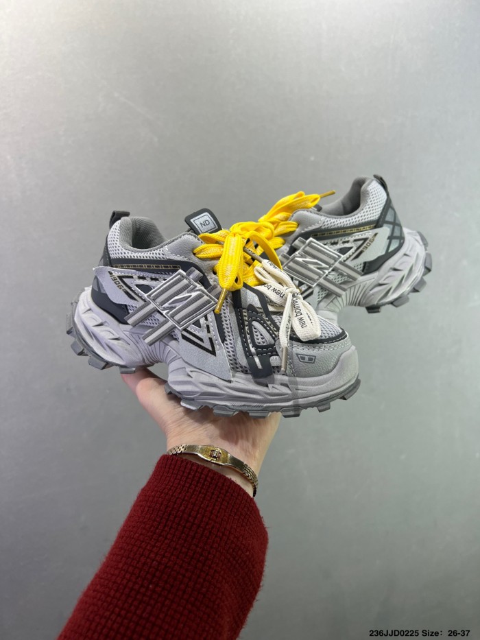 Mecha-style Color-blocked Mesh Breathable Trendy Sports Shoes for Kids 3 colors 28998725