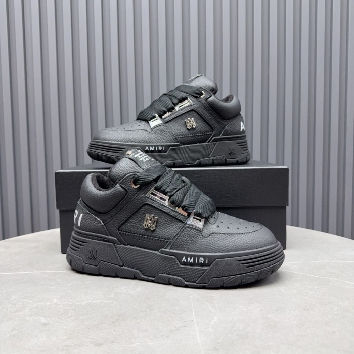 1:1 quality version Metal Logo Round Toe Lace-Up Low-Top MA-1 Sneakers 2 colors 28702284