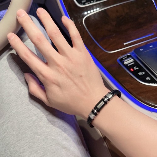 28136543 Silver Buckle Cowhide Rope Bracelet