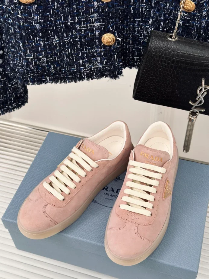 PR@DA@ SUEDE SNEAKERS ALABASTER PINK   PRD081
