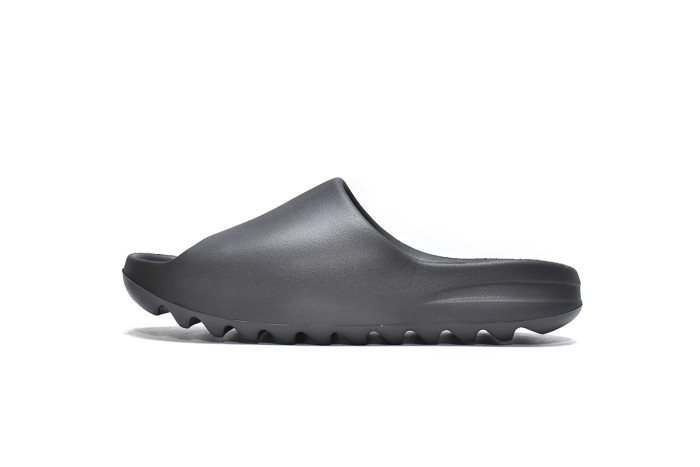 A Y**zy Slide Onyx HQ6448