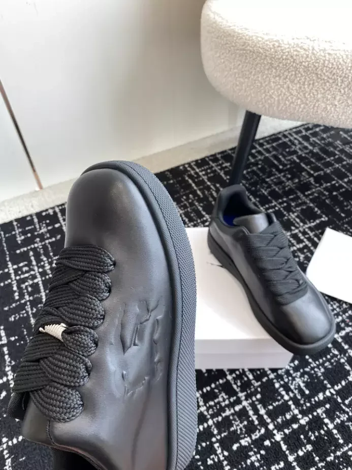 BURB5RRY BOX LOGO-DEBOSSED LEATHER SNEAKERS   BBR097