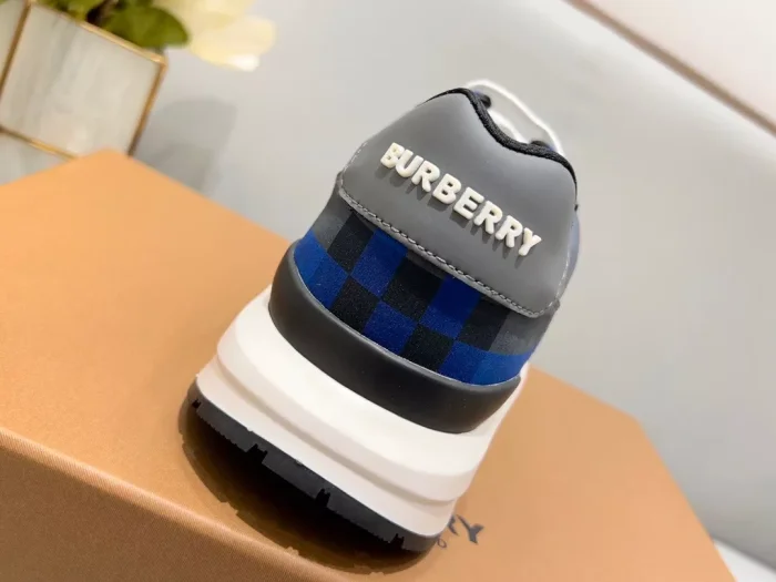 BURB5RRY VINTAGE CHECK SNEAKERS   BBR122