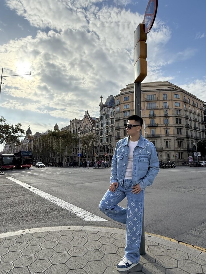 1:1 quality version White Logo Embroidered Blue Denim Jacket 28687458