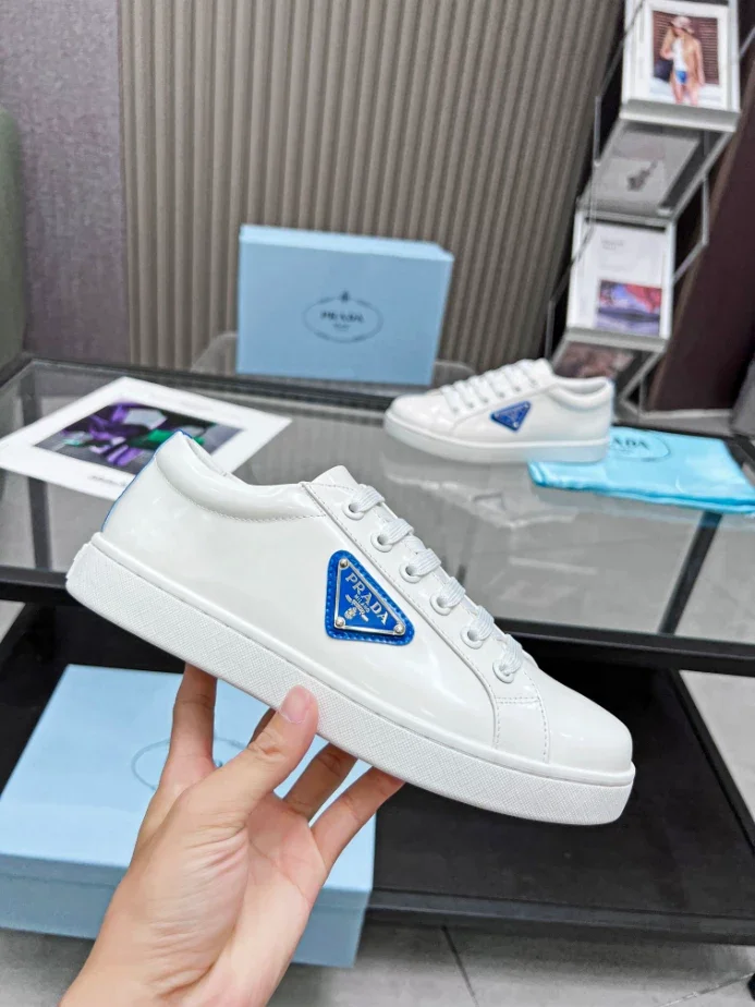 PR@DA@ BRUSHED LEATHER SNEAKERS   PRD044