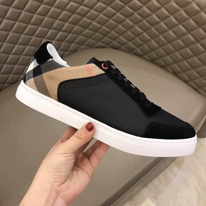 BURB5RRY LEATHER AND HOUSE CHECK SNEAKERS   BBR26