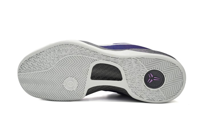 N Kobe 8 Playoffs Purple Platinum 555035-500
