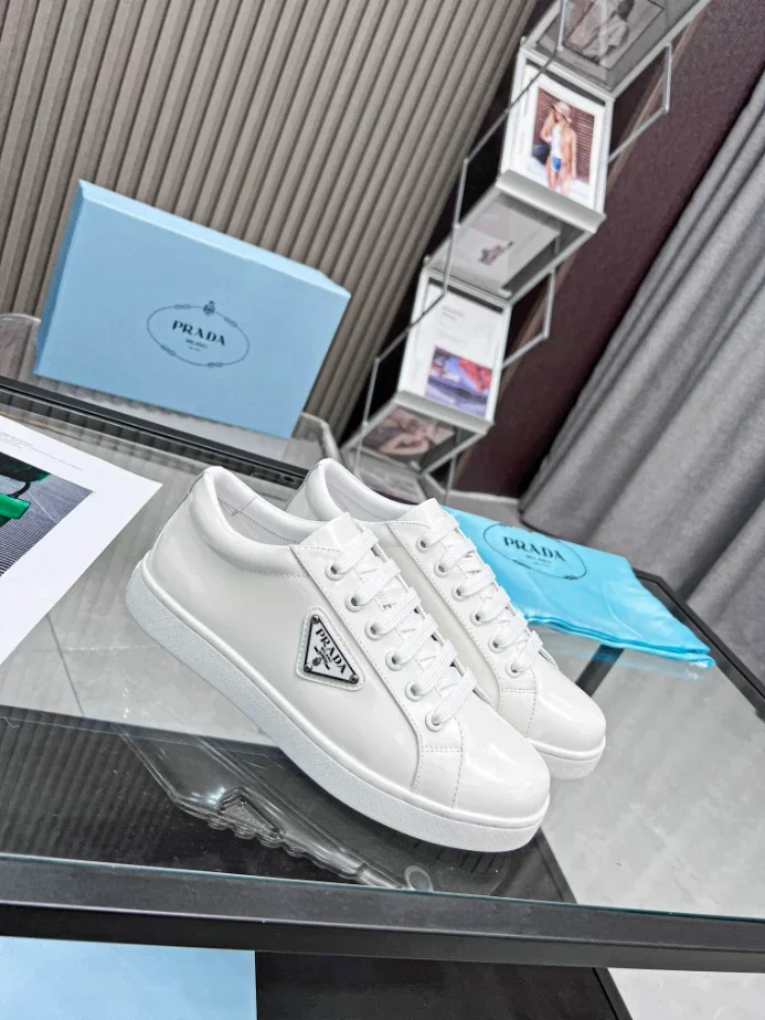 PR@DA@ BRUSHED LEATHER SNEAKERS   PRD045