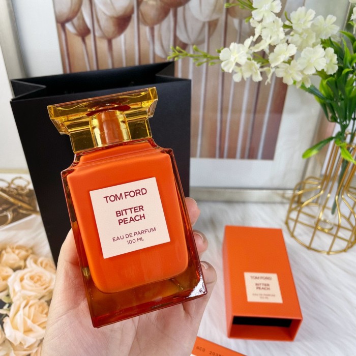 Woody Herbal Scented Bitter Peach Perfume 28600237