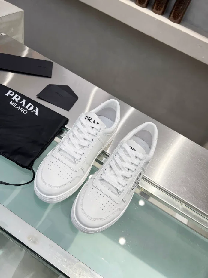 PR@DA@ DOWNTOWN BRUSHED LEATHER SNEAKERS   PRD035