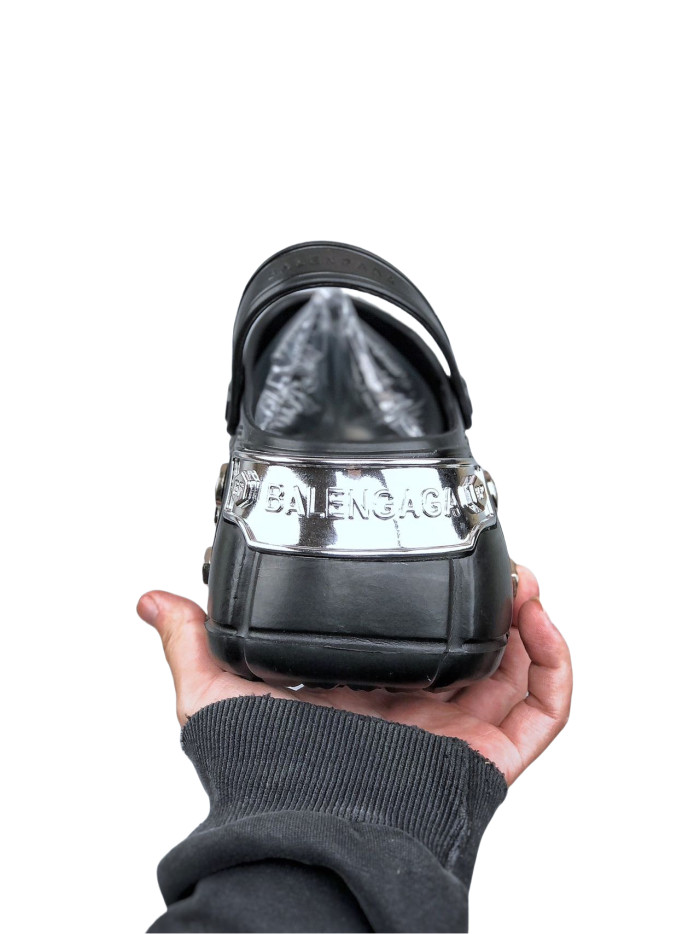 27908771 Metallic studded holey shoes