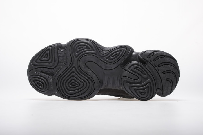 A  Y**zy 500 Utility Black F36640
