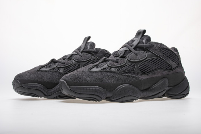 A  Y**zy 500 Utility Black F36640