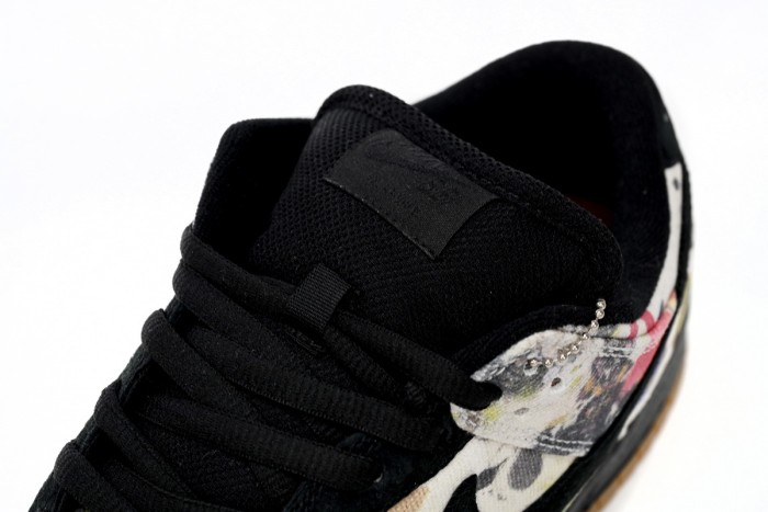 N  SB Dunk Low × Supreme “Rammellzee” FD8778-001