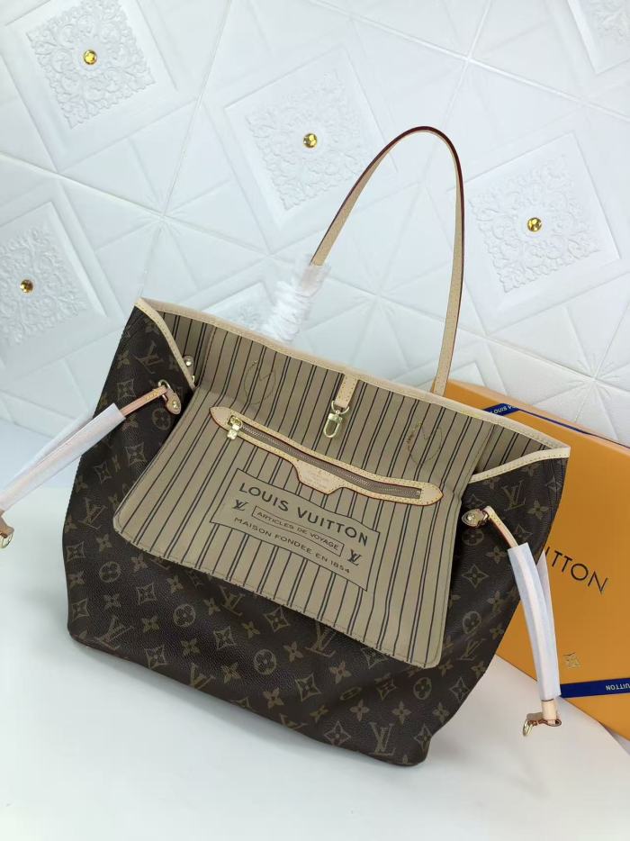 Classic Monogram Versatile Tote Bag 29030342