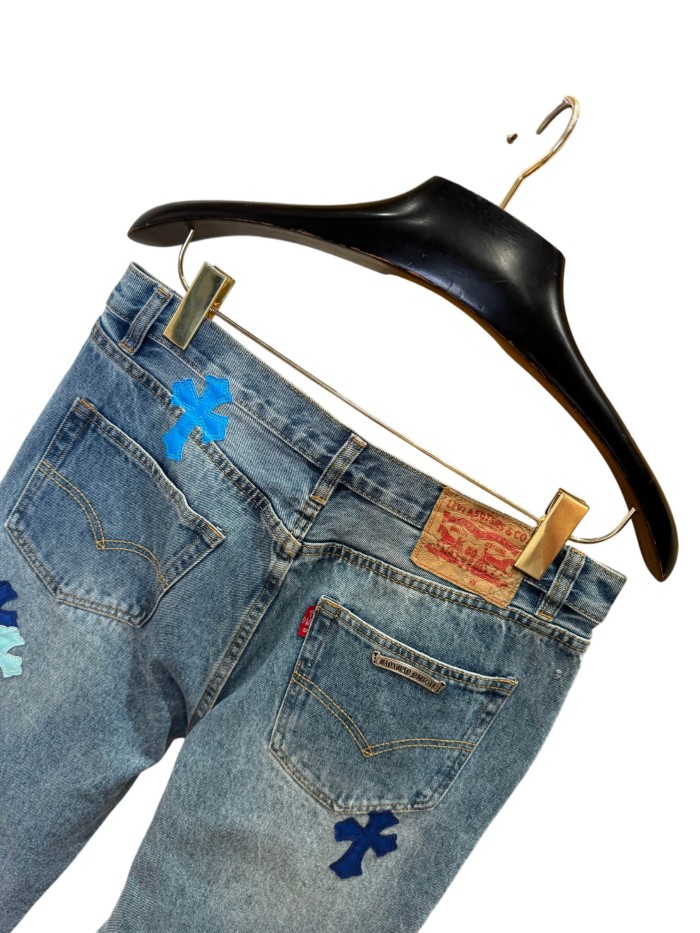 1:1 quality version  blue color-block cross leather appliqués washed jeans 28959512