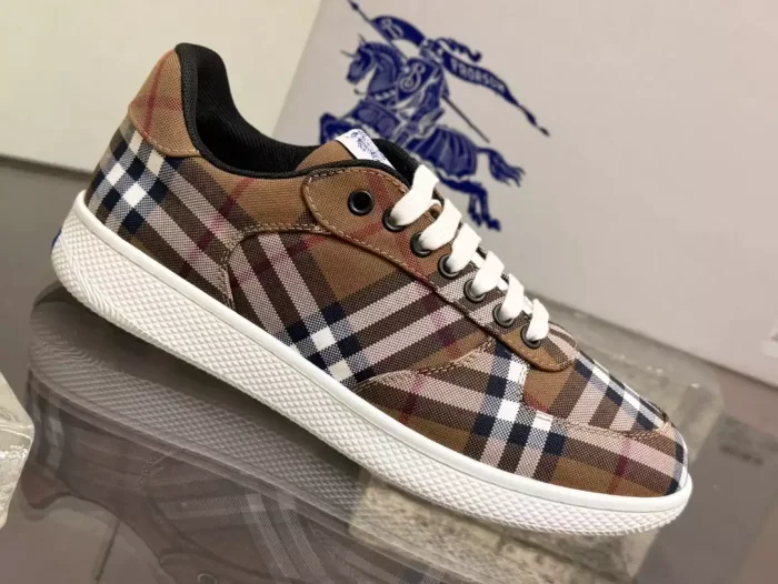 BURB5RRY TERRACE CHECK SNEAKERS   BBR106