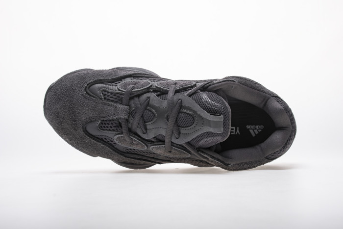 A  Y**zy 500 Utility Black F36640
