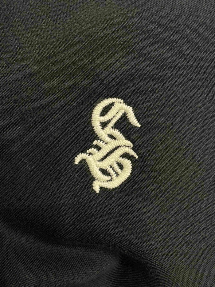 1:1 quality version Gothic Pattern Embroidered Half-Zip Sweatshirt 28938265