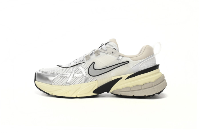 N  V2K Run Summit White Metallic Silver FD0736-100