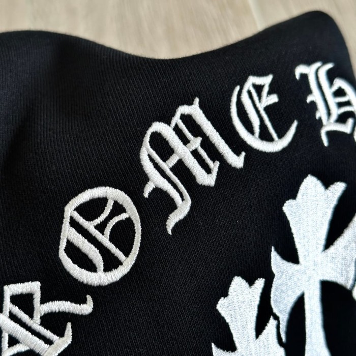 1:1 quality version Heavy-duty Silver Line Cross Embroidery Crew Neck Sweatshirt 29045267