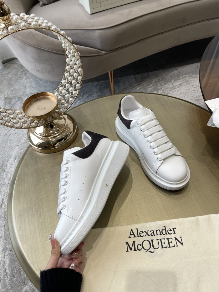 1:1 quality version 28314953 Suede Shoe Tailed White Shoes 12 colors