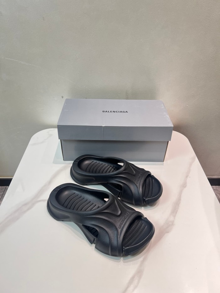 1:1 quality version Summer Beach Water-Friendly Versatile Casual Slippers 3 colors 29027290
