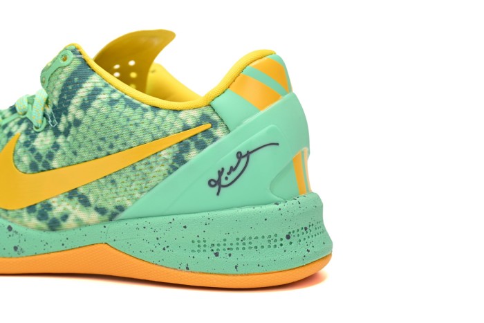 N Kobe 8 System Green Glow Laser Orange 555035-304