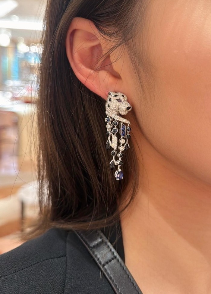 1:1 quality version C@rtier black onyx tassel leopard earrings