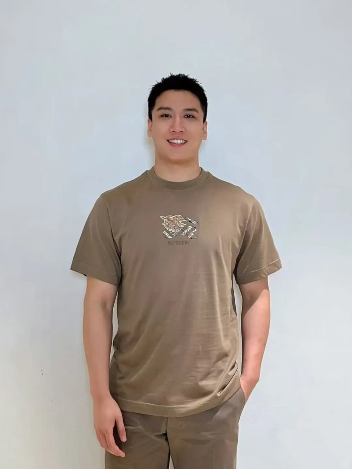 1:1 quality version plaid war horse applique crew neck T-shirt 2 colors 28965124