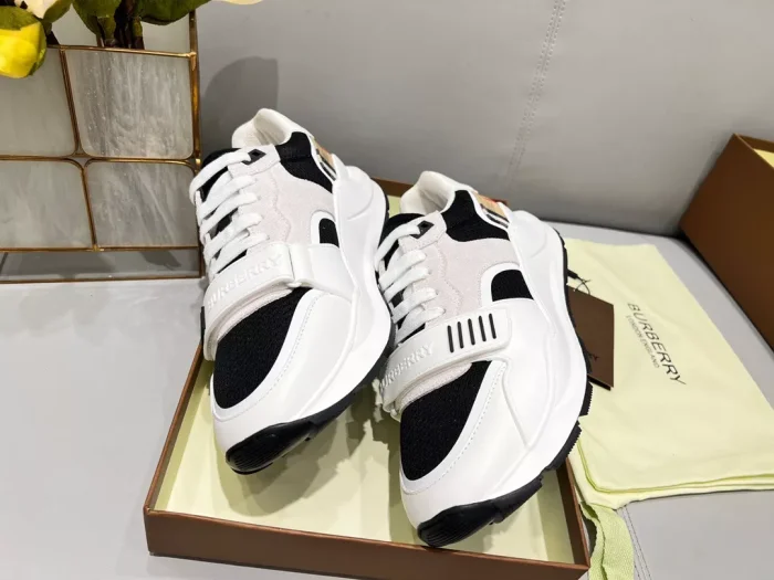 BURB5RRY VINTAGE CHECK SNEAKERS   BBR123
