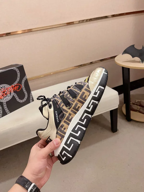 VERS@CE TRIGRECA SNEAKERS   VS69