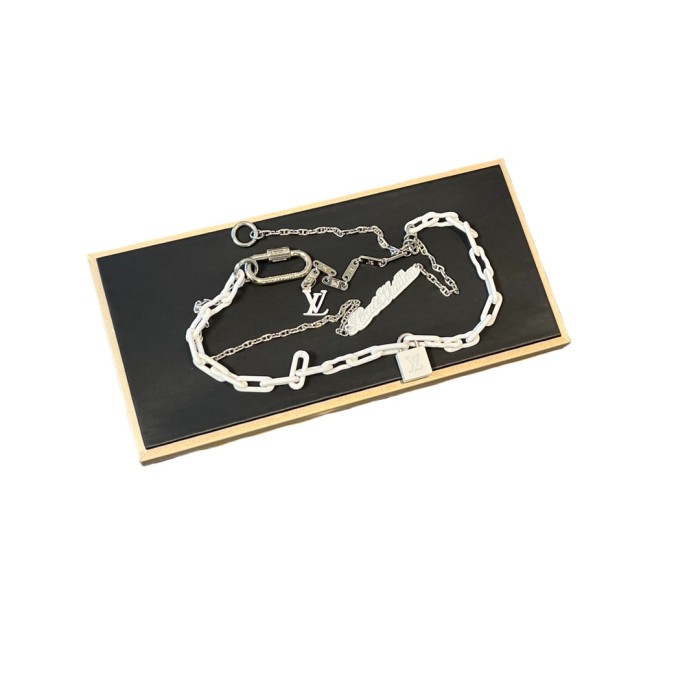 White Clasp Necklace 28622675