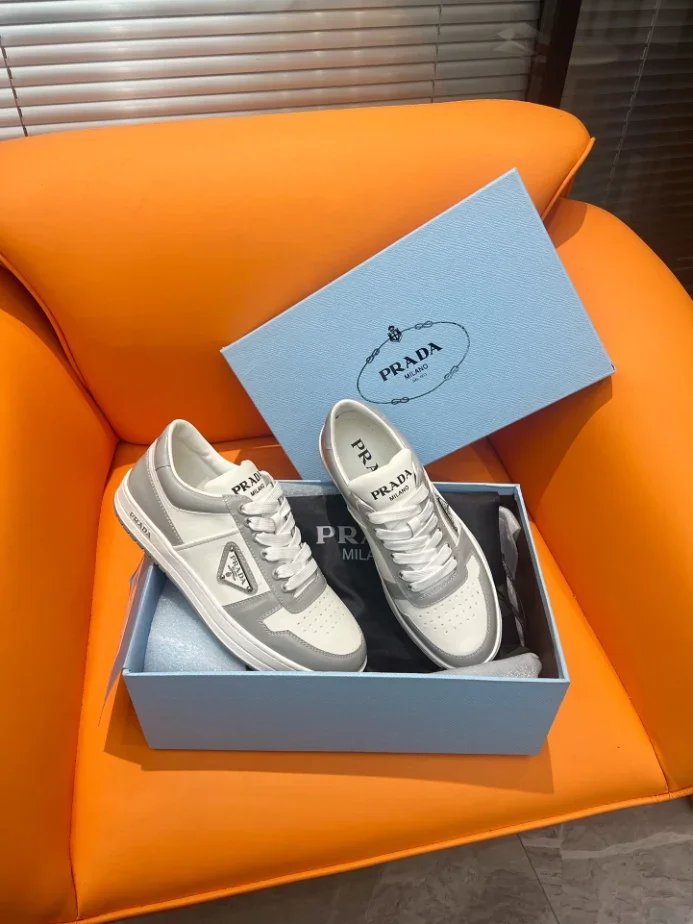 DOWNTOWN LEATHER SNEAKERS IN WHITE AND LACQUER GRAY   PRD009
