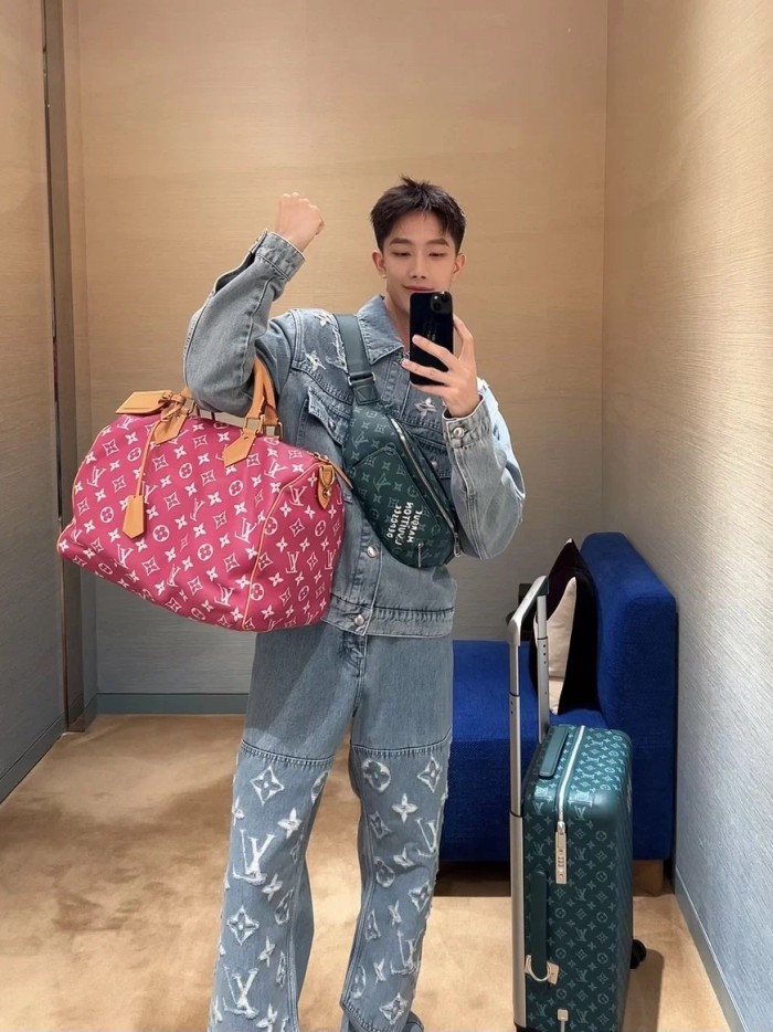 1:1 quality version White Logo Embroidered Blue Denim Jacket 28687458