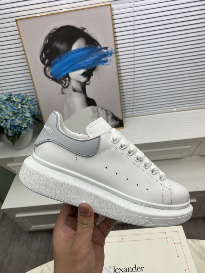 1:1 quality version 28354148 Classic Simple White Shoes