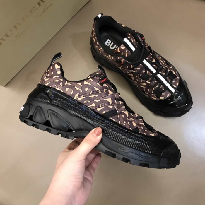 BURB5RRY MONOGRAM PRINT ARTHUR SNEAKERS   BBR033